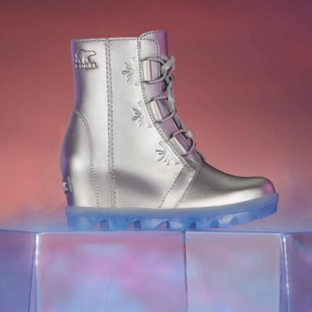 Sorel Disney Joan of Arctic Frozen Silver Metallic Waterproof Boots Kids 3 Elsa